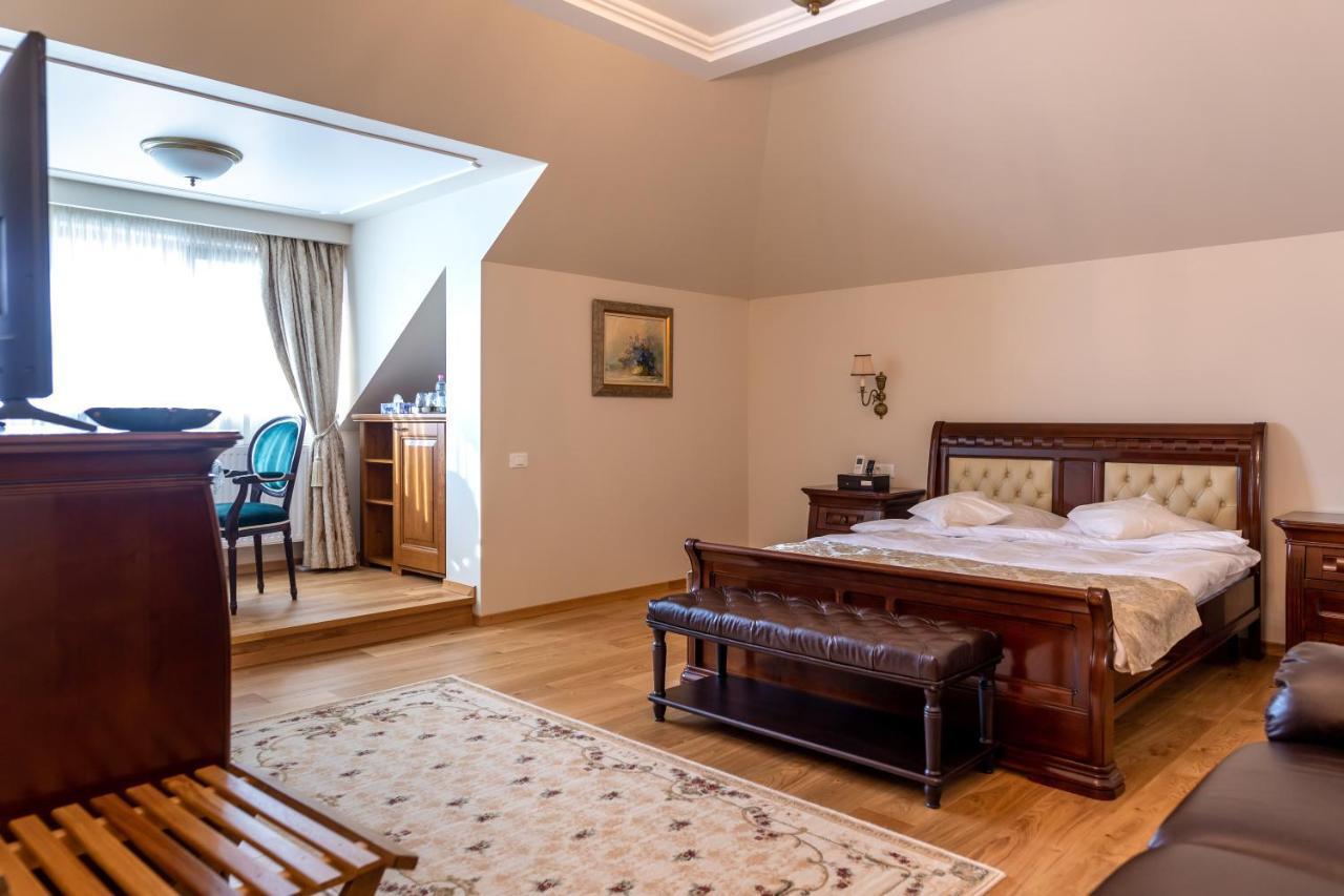 Conacul Cornu 1945 Hotel Cornu de Jos Bagian luar foto
